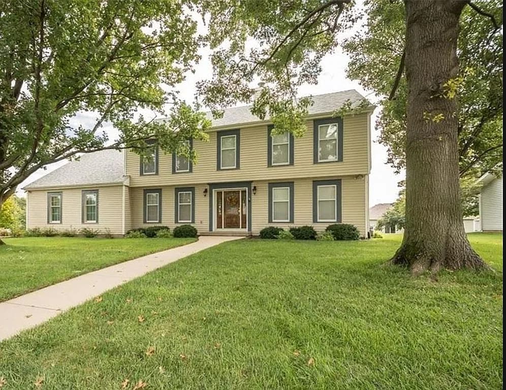 1701 S Ash St — exterior photo