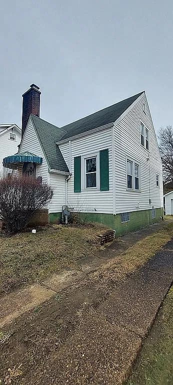302 Cedar Ave — exterior photo