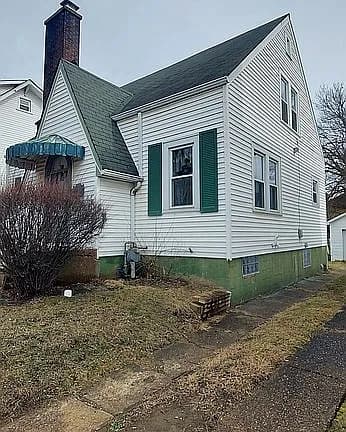 302 Cedar Ave — exterior photo