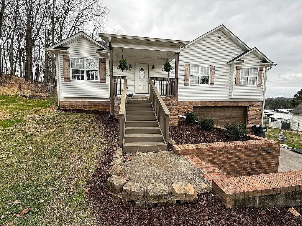 110 Vicmiron Dr — exterior photo