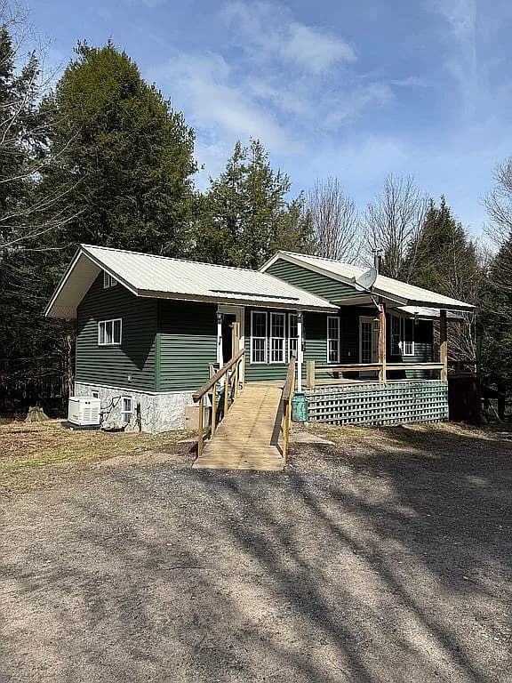 29 Forbes Rd — exterior photo