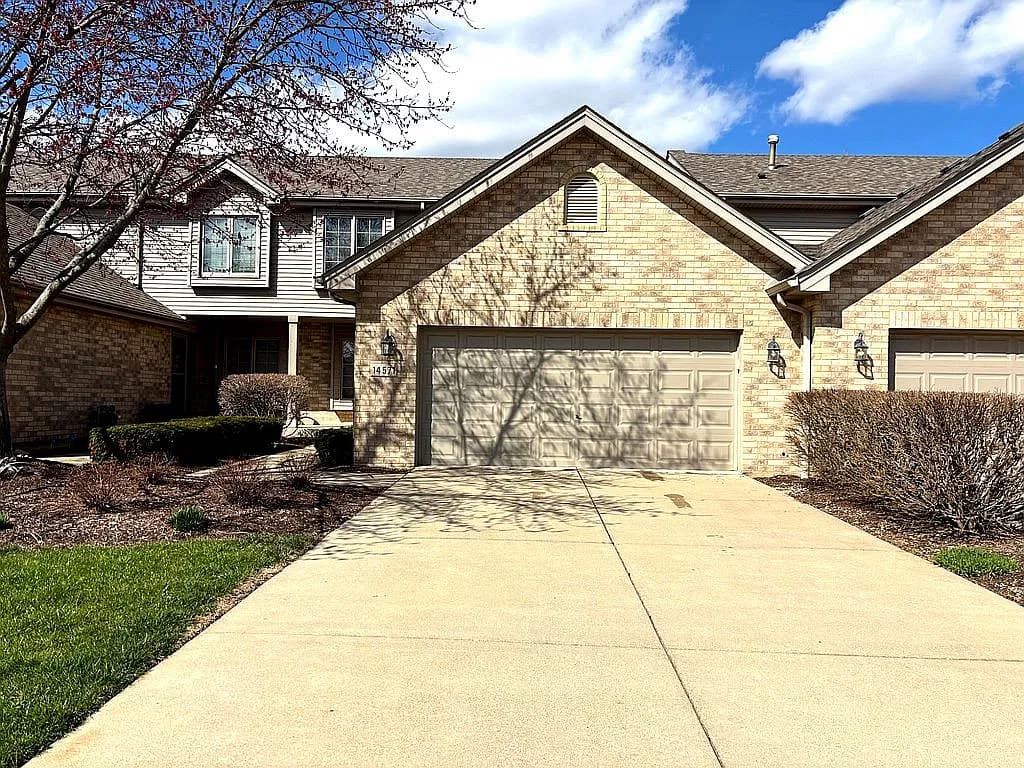 14571 Albany Ave — exterior photo