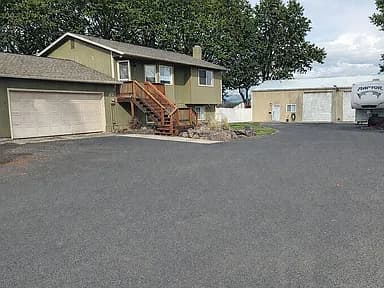 1823 Cedar Ave — exterior photo