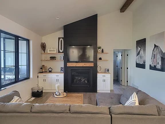 5845 Gold Dr — exterior photo