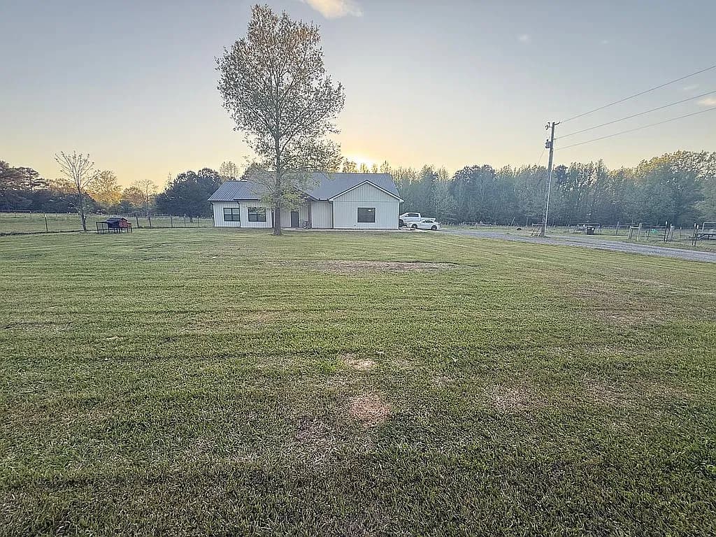 16160 Highway 31 N — exterior photo