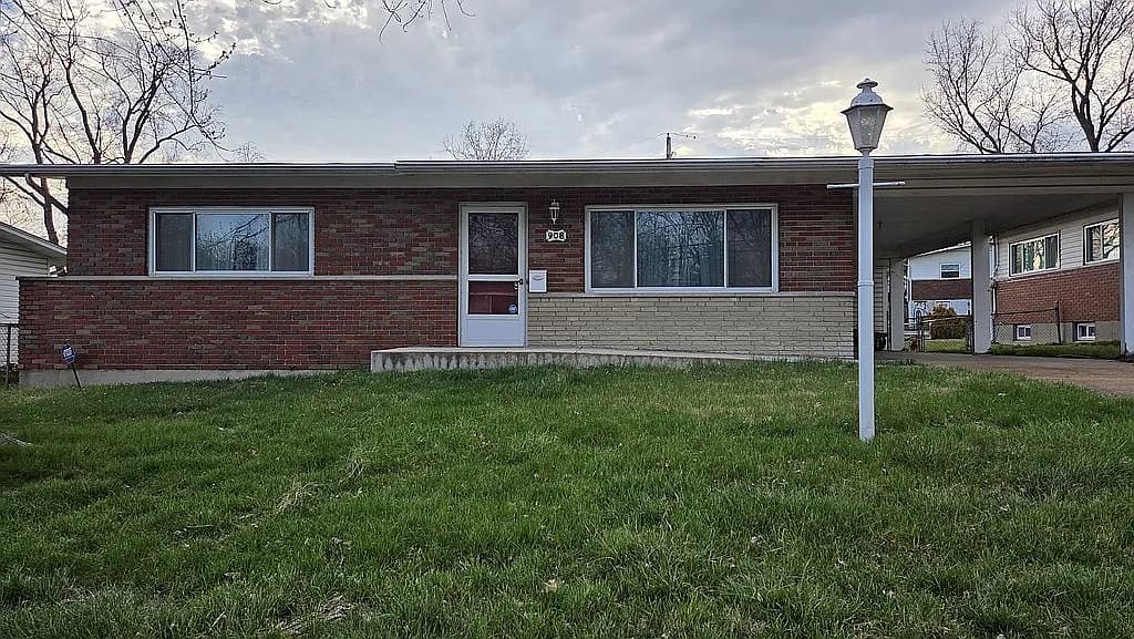 908 Buckley Rd — exterior photo