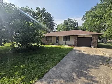 121 Myers St — exterior photo