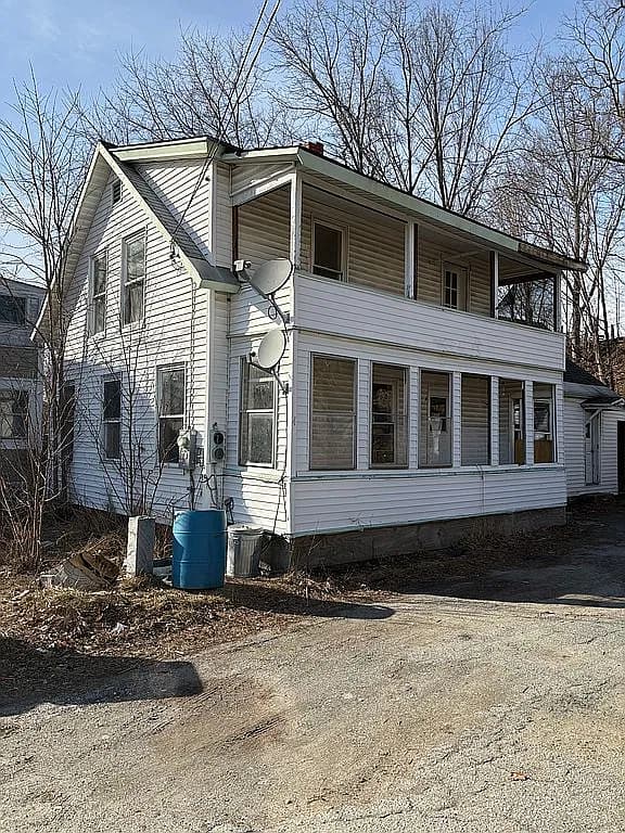 4 Spring St — exterior photo