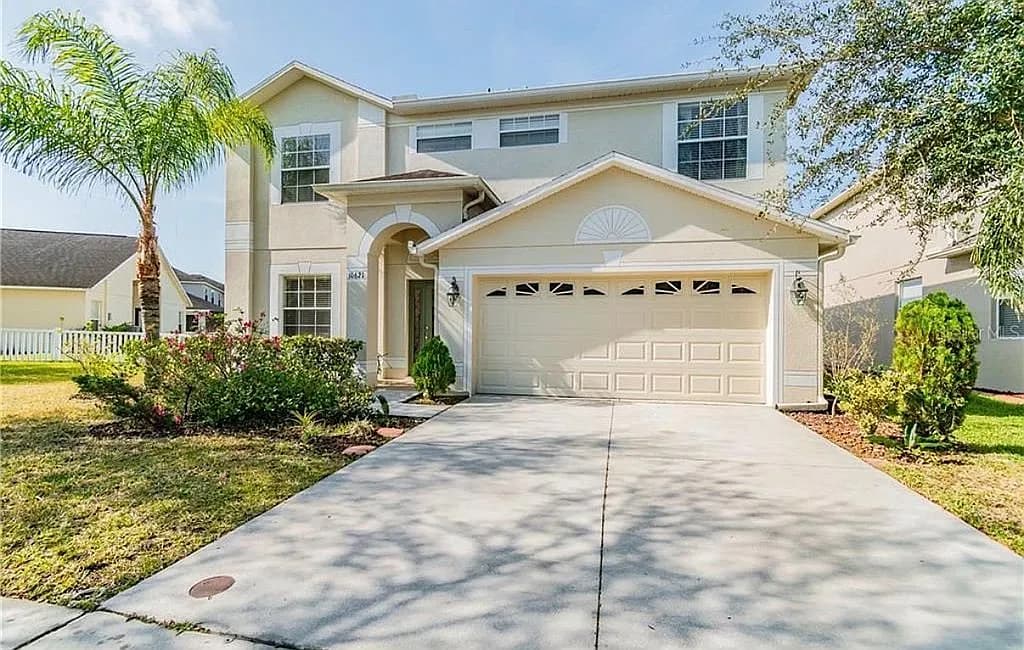 10621 Lucaya Dr — exterior photo