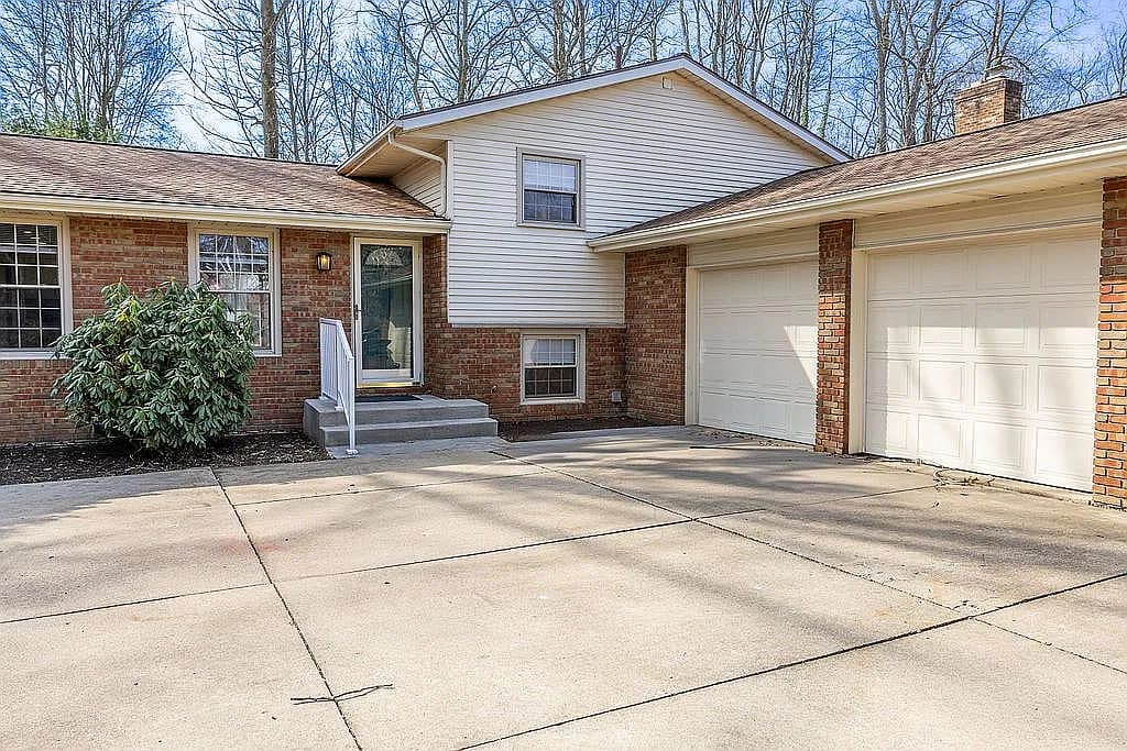 1224 Grassmere St SE — exterior photo