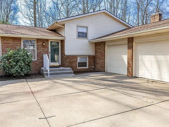 1224 Grassmere St SE — exterior photo