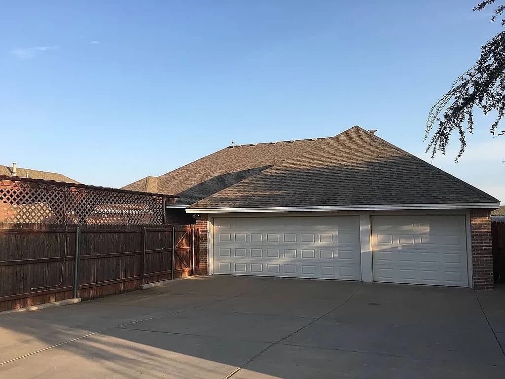 4612 Hilltop Dr — exterior photo