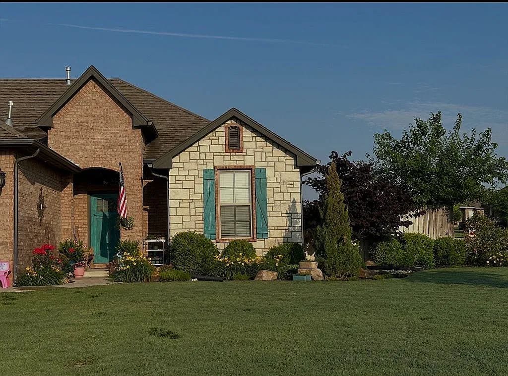4203 E Creek Dr — exterior photo