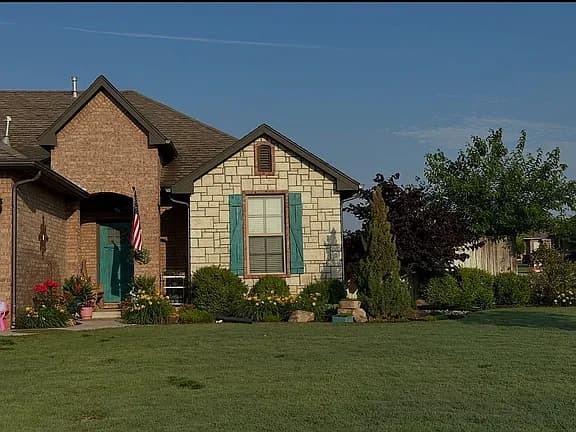 4203 E Creek Dr — exterior photo