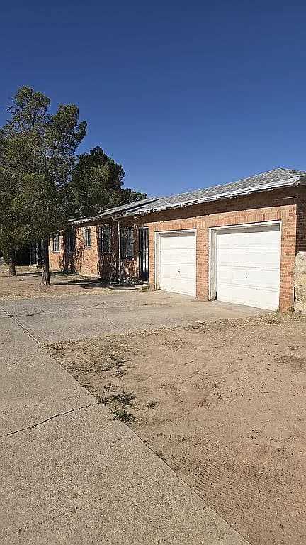 348 Barcelona Dr — exterior photo
