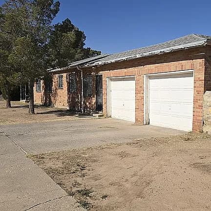 348 Barcelona Dr — exterior photo