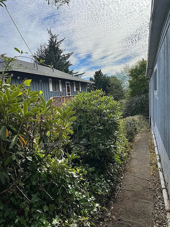 4501 SE High School Dr — exterior photo
