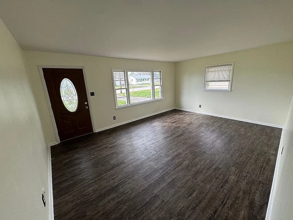 2834 Shartle St — exterior photo