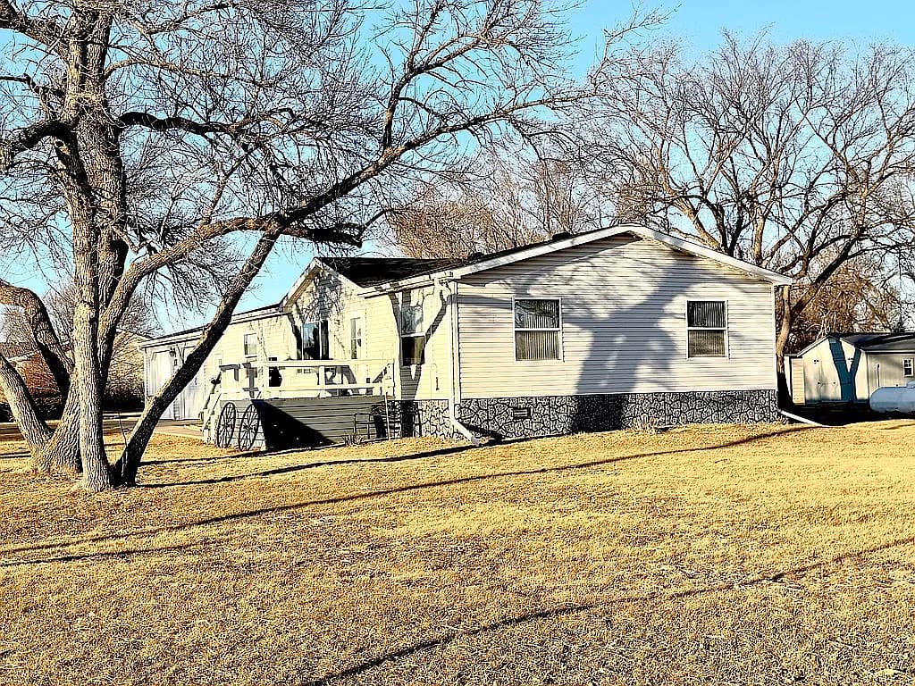 210 Dakota Ave — exterior photo