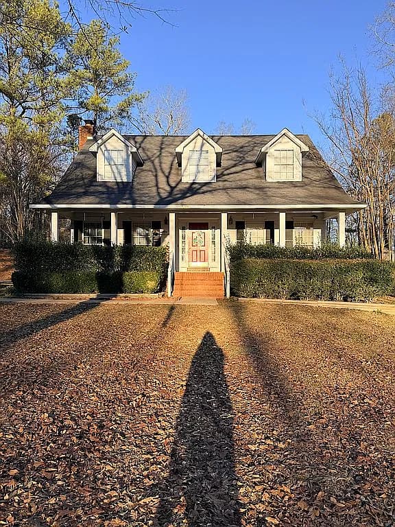 410 Falcon Rd — exterior photo