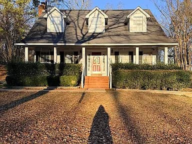 410 Falcon Rd — exterior photo