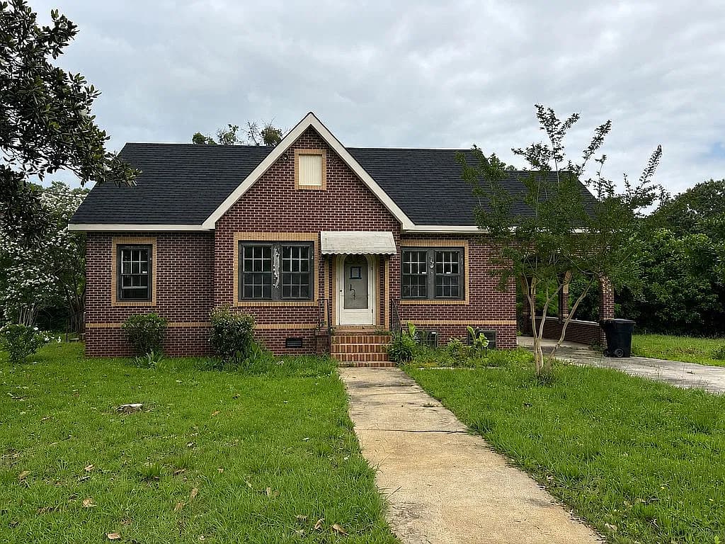 1214 Hoke St — exterior photo