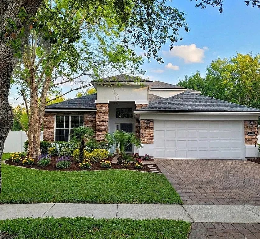 131 Cornwall Dr — exterior photo
