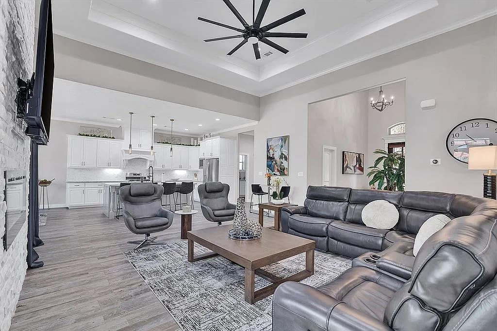 3435 Grey Hawk — exterior photo