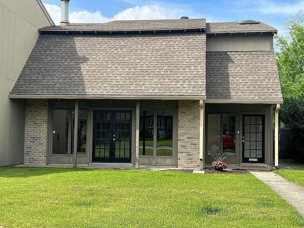 686 Lakewood Dr — exterior photo