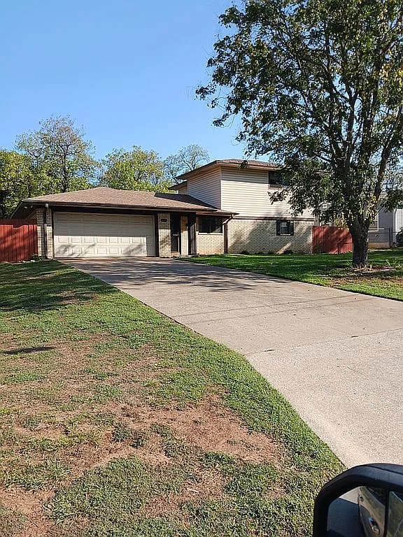 1215 W Bullock St — exterior photo