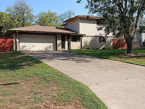1215 W Bullock St — exterior photo
