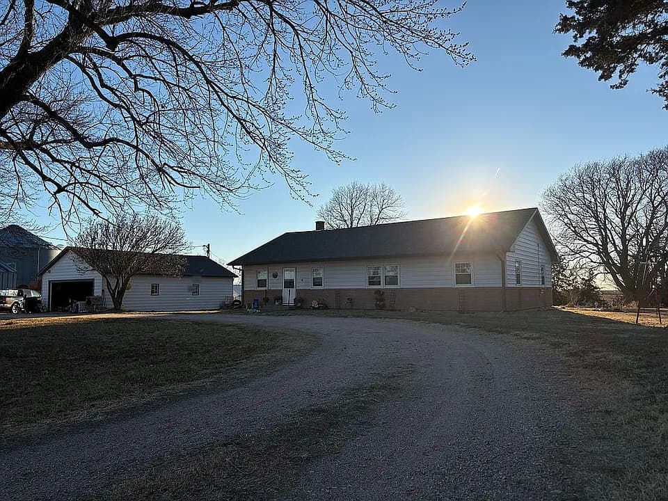 6250 S Overland Ave — exterior photo