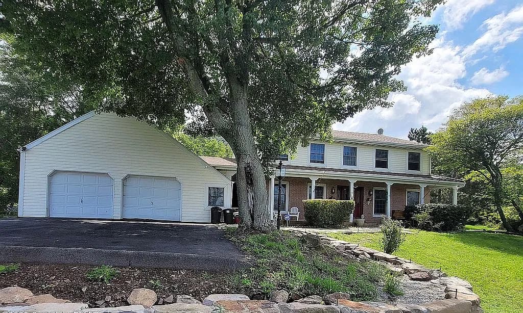 640 W Foothills Dr — exterior photo