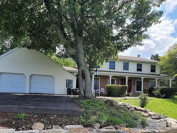 640 W Foothills Dr — exterior photo