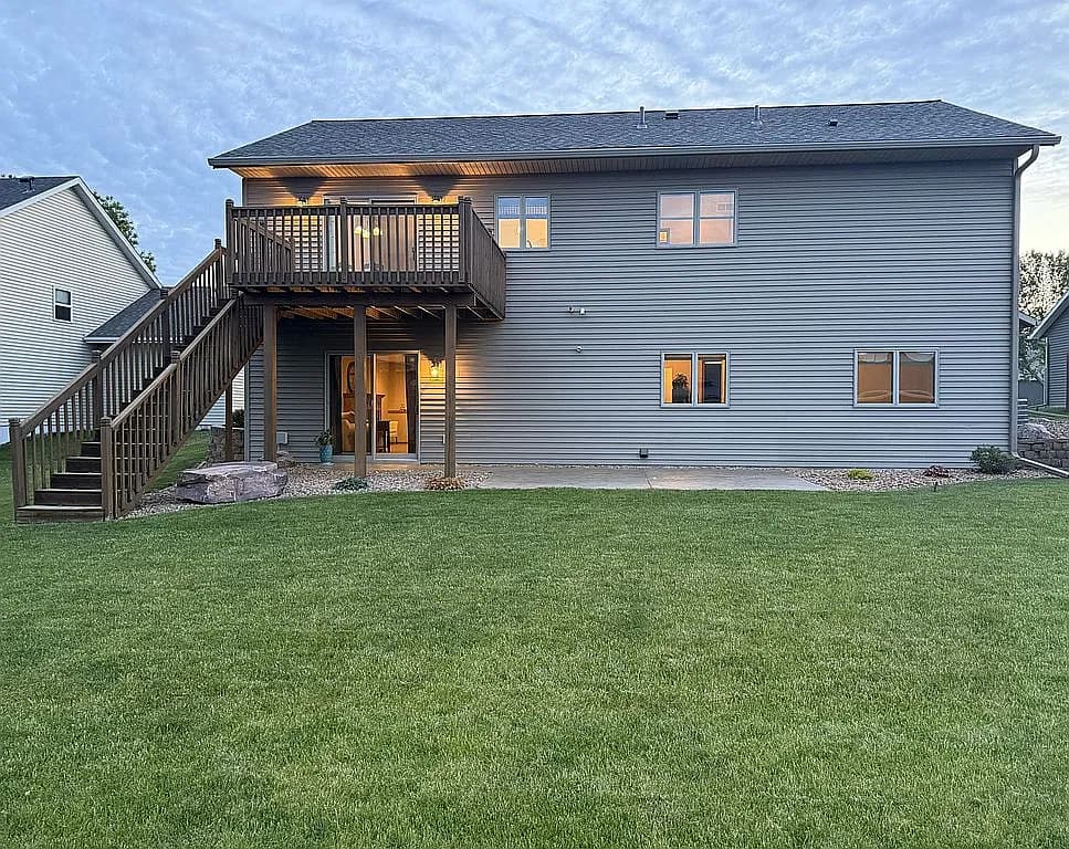 228 Creekside Dr — exterior photo