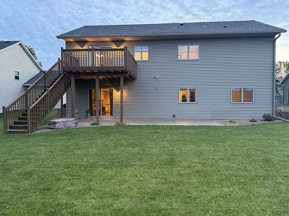 228 Creekside Dr — exterior photo