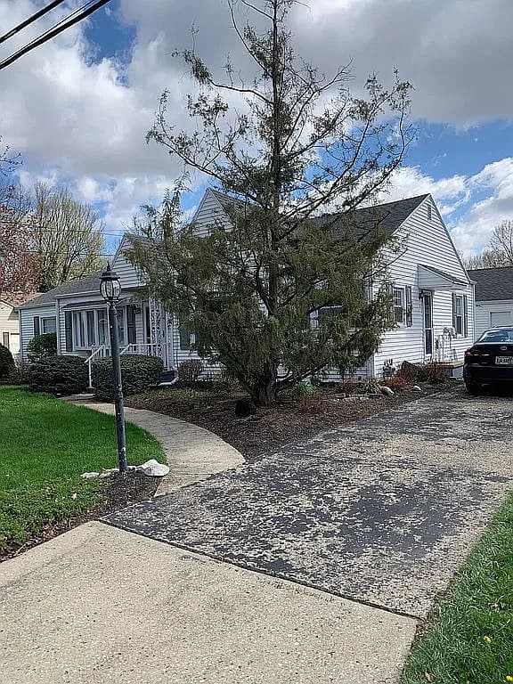 303 Short Dr — exterior photo