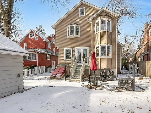 1089 Sussex Rd — exterior photo