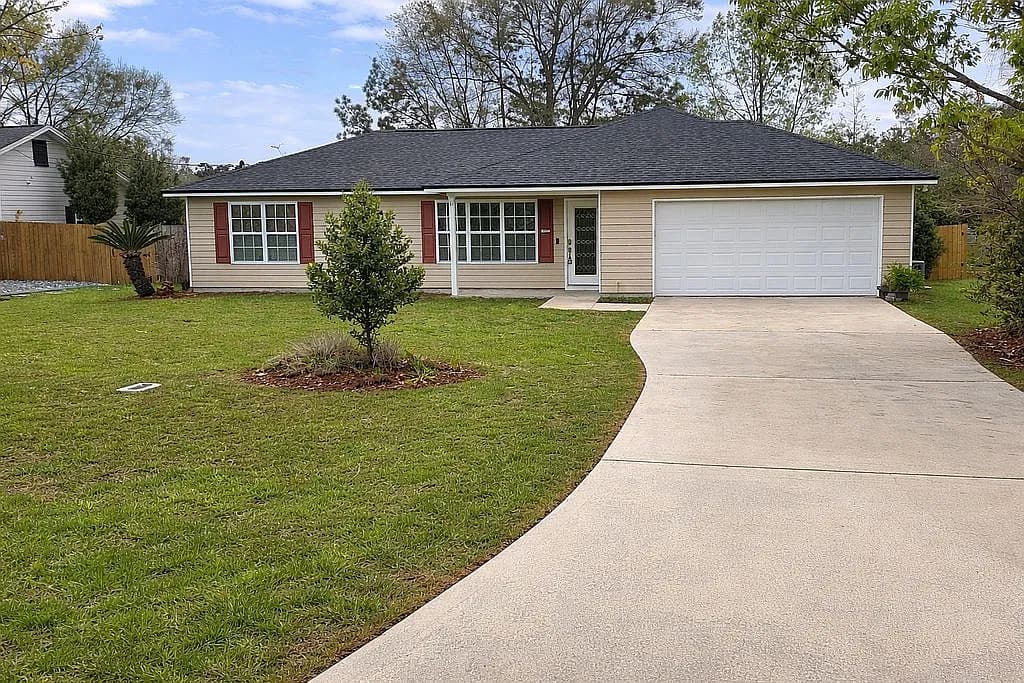 31 Stevens Dr — exterior photo