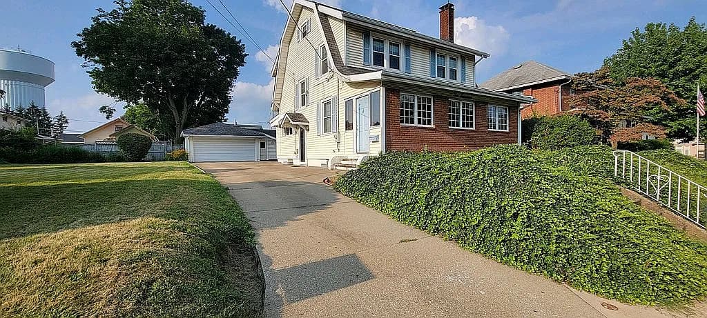 217 Bachtel St SW — exterior photo