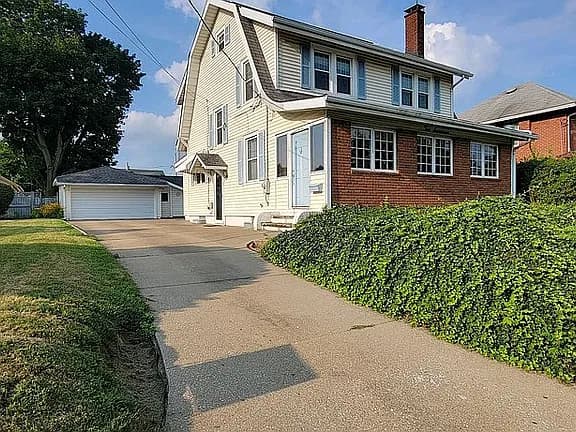 217 Bachtel St SW — exterior photo
