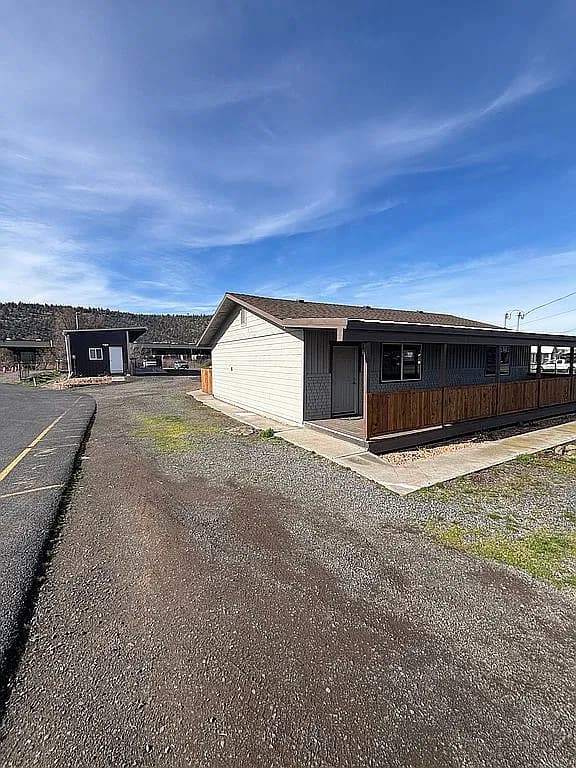 949 NW Madras Hwy — exterior photo
