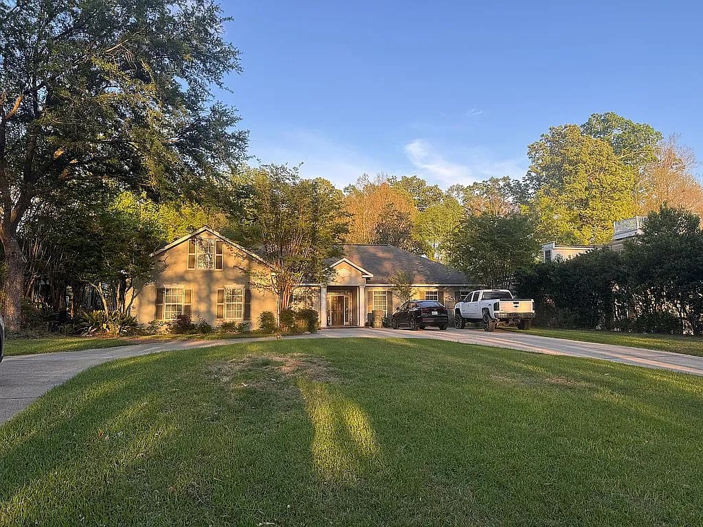 110 Maison Rue — exterior photo