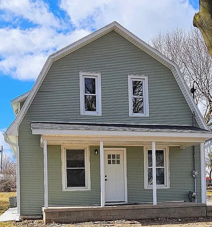 222 S Pine St — exterior photo