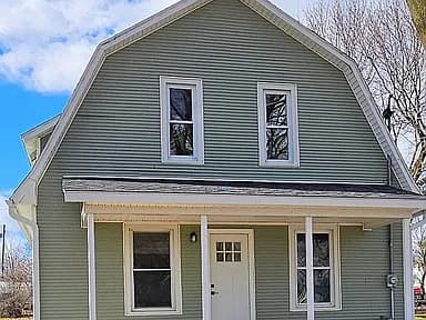 222 S Pine St — exterior photo