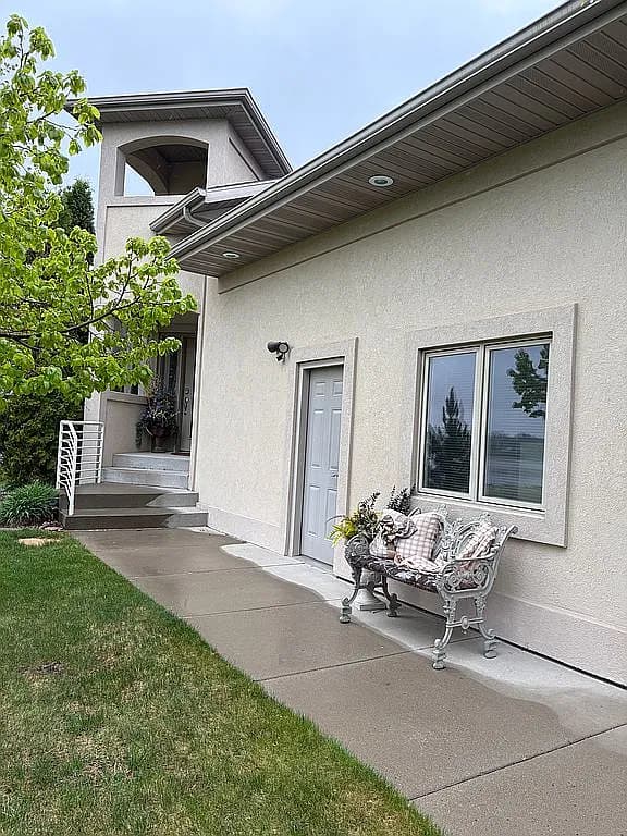 902 Southport Loop — exterior photo