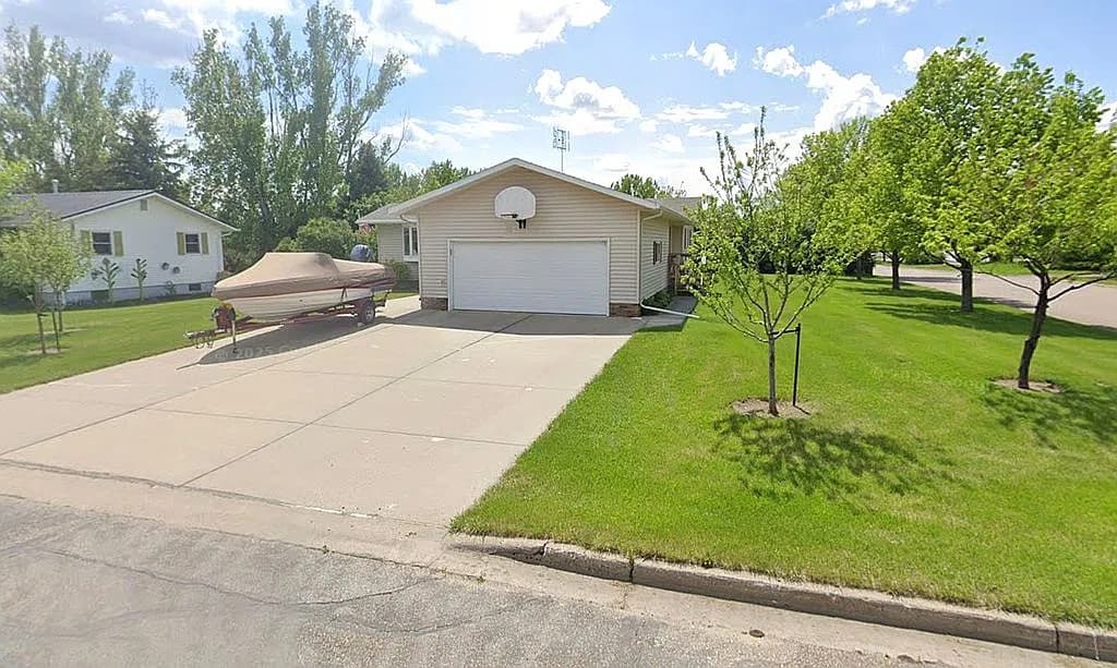 1231 Meadowbrook Dr — exterior photo