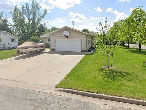 1231 Meadowbrook Dr — exterior photo