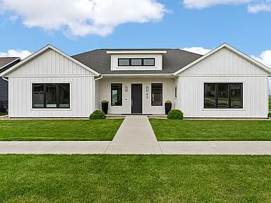 815 16th Ave SW — exterior photo