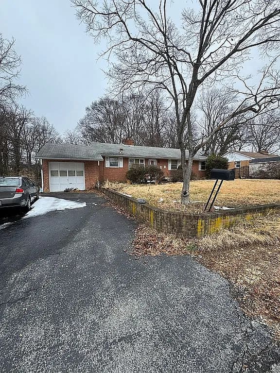 5911 Lambert Dr — exterior photo